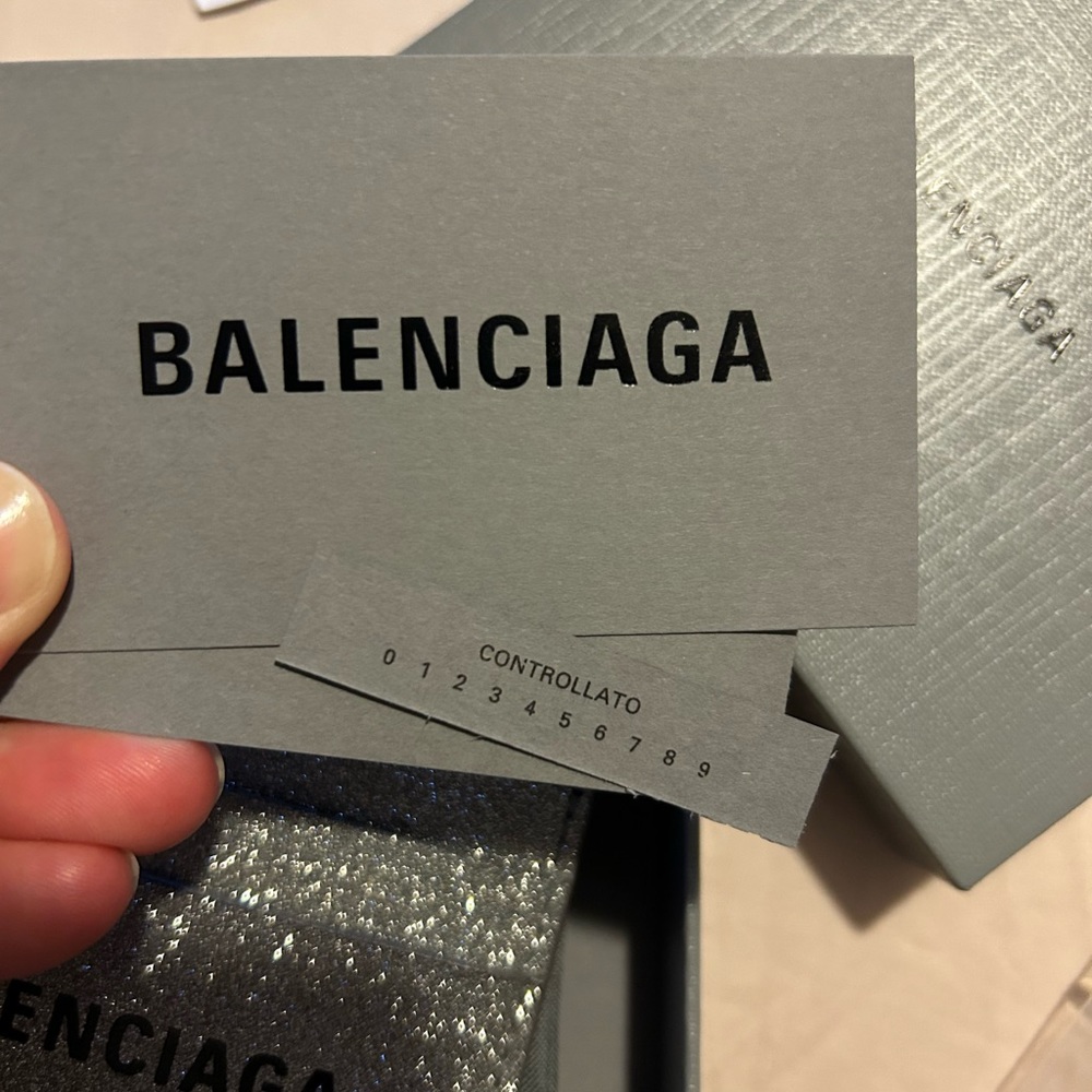 BALENCIAGA Glitter Card Holder - Picture 4 of 5
